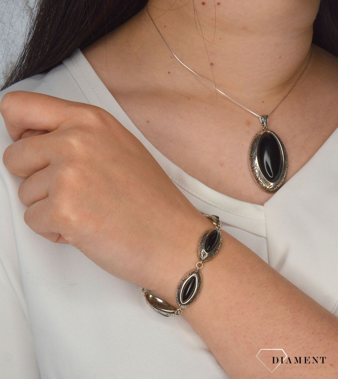 Srebrna bransoletka owal onyks DIA-BRA-2927-925.jpg