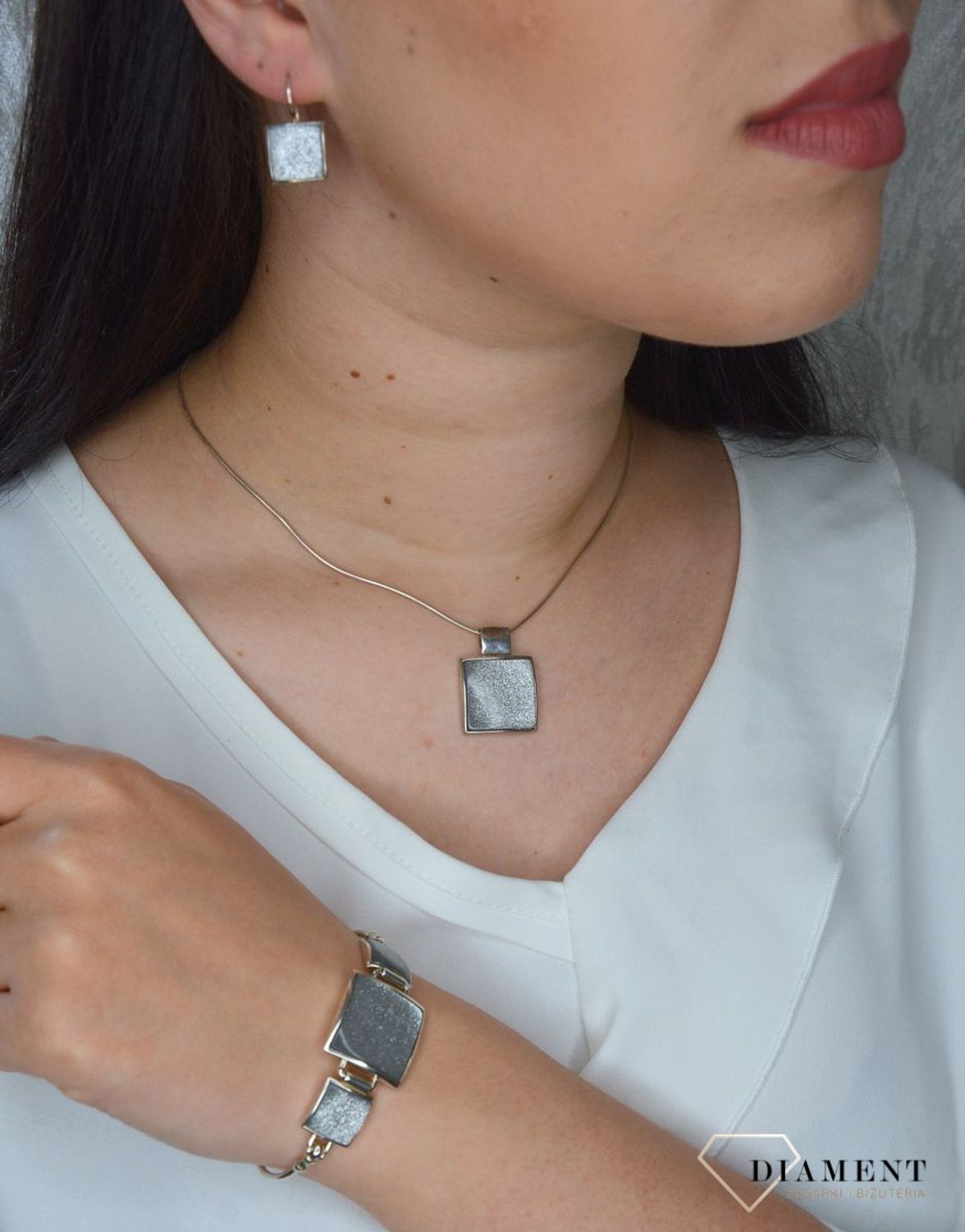 Srebrna bransoletka sztywna kwadraty z brokatem DIA-BRA-2929-925.jpg