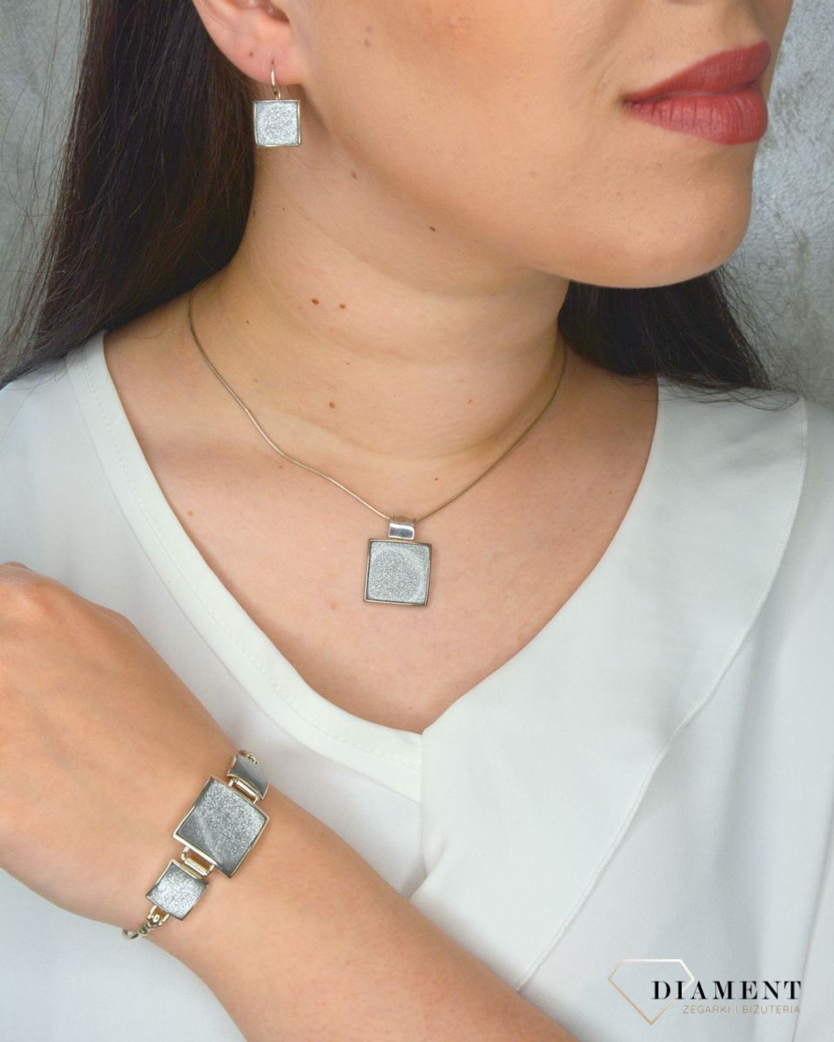 Srebrna bransoletka sztywna kwadraty z brokatem DIA-BRA-2929-925.jpg