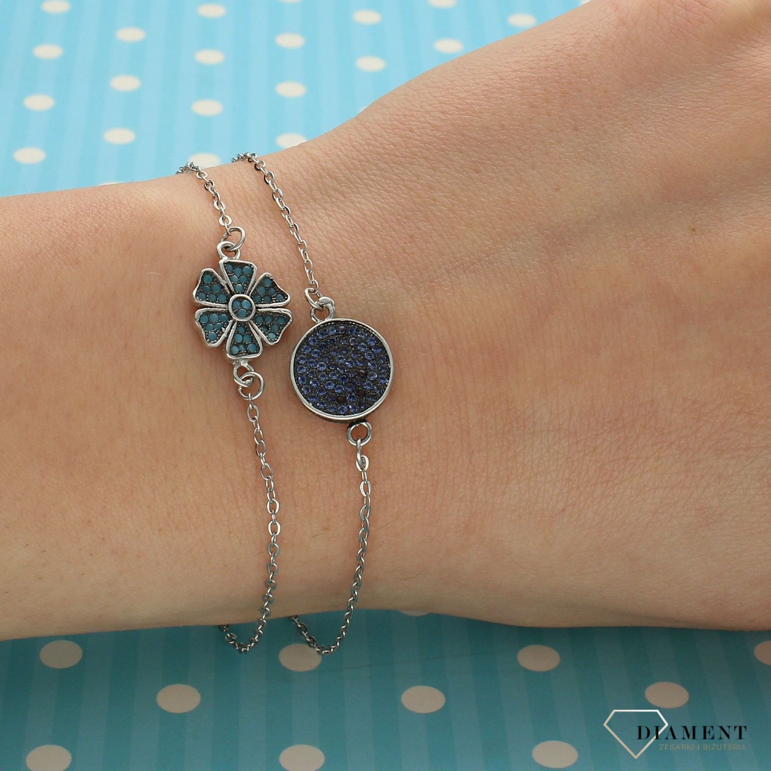 Srebrna bransoletka z ozdobnym kółkiem z niebieską cyrkonią DIA-BRA-2966-925 (1).jpg