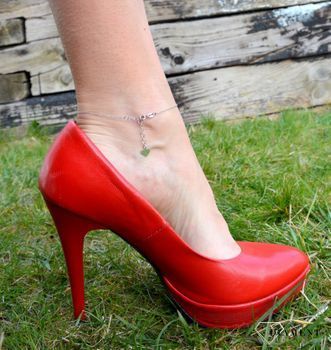 Srebrna bransoletka na nogę z serduszkiem DIA-BRA-3235-925. Bransoletki na nogę to ozdoby na kostkę, szczególnie lubiane przez kobiety podczas wakacji (1).JPG