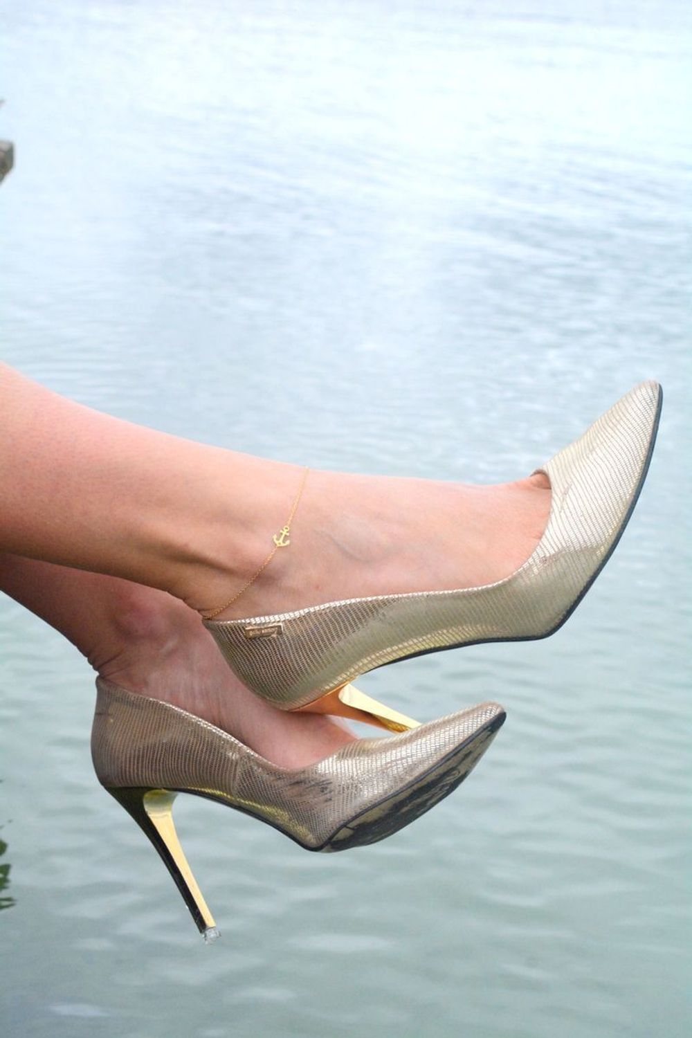 Srebrna bransoletka na nogę z kotwicą DIA-BRA-3244-925. Bransoletka na kostkę wykonana z wysokiej jakości srebra próby 925. Bransoletka z zawieszką w kształcie kotwicy. Bransoletka na 1.jpg