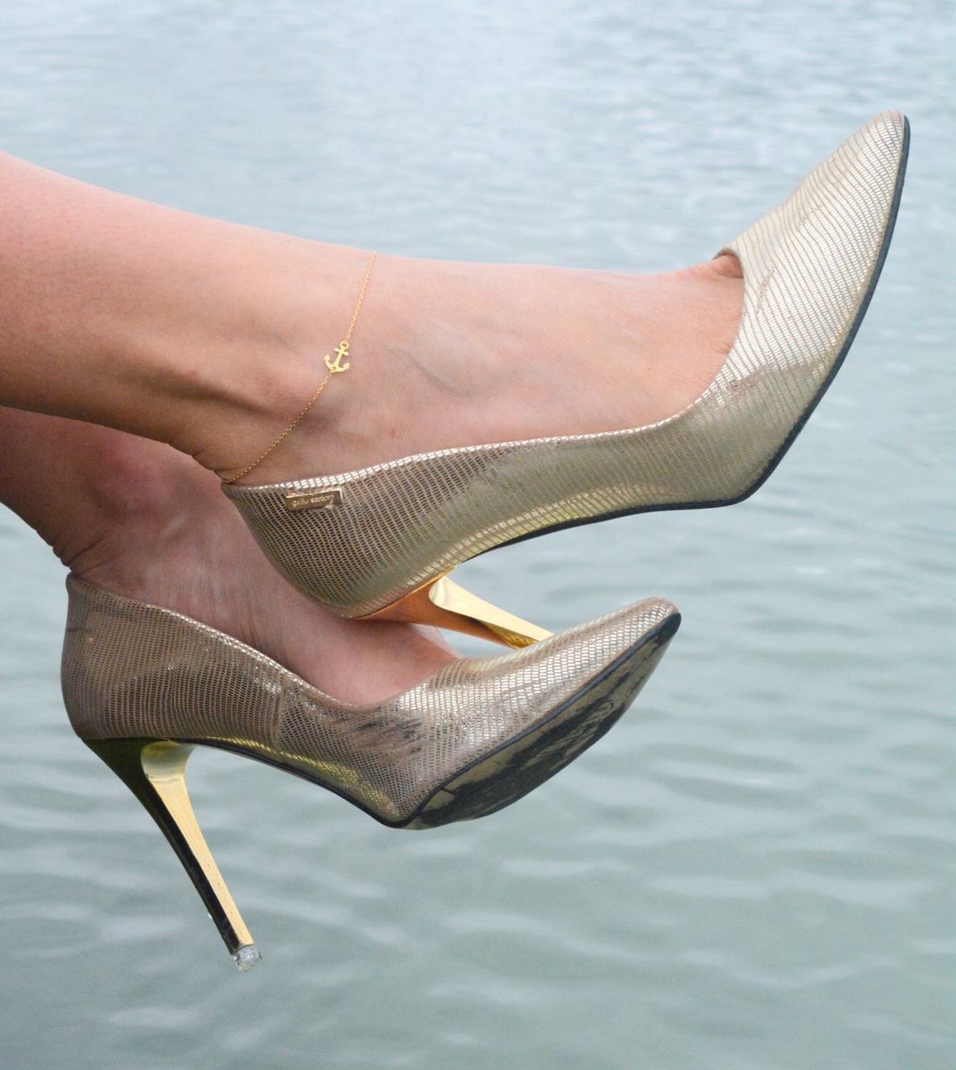 Srebrna bransoletka na nogę z kotwicą DIA-BRA-3244-925. Bransoletka na kostkę wykonana z wysokiej jakości srebra próby 925. Bransoletka z zawieszką w kształcie kotwicy. Bransoletka na 1.jpg