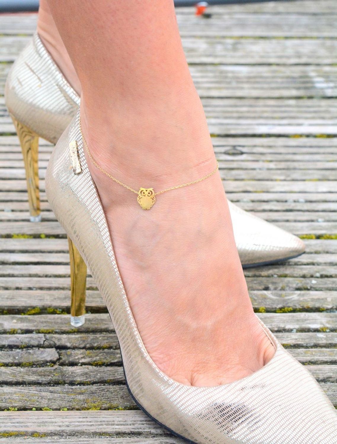 Srebrna bransoletka na nogę pozłacana z sową DIA-BRA-3247-925. Bransoletka na kostkę wykonana z wysokiej jakości srebra próby 925 w kolorze złota. Bransoletka z zawieszką w kształcie sowy. 1.jpg