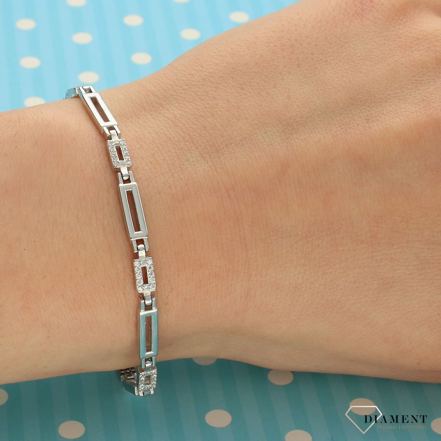 Srebrna bransoletka celebrytka trzy serca z cyrkonią DIA-BRA-3580-925 (3).jpg