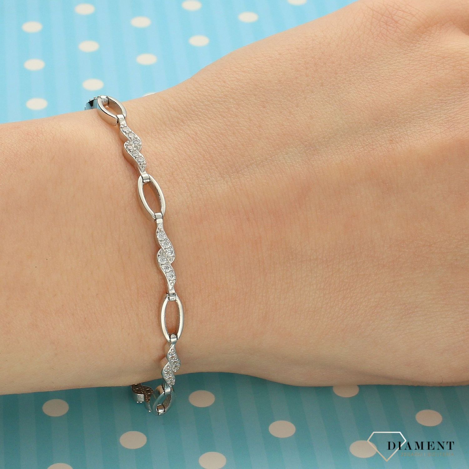 Srebrna bransoletka faliste cyrkonie z owalem DIA-BRA-3556-925 (1).jpg
