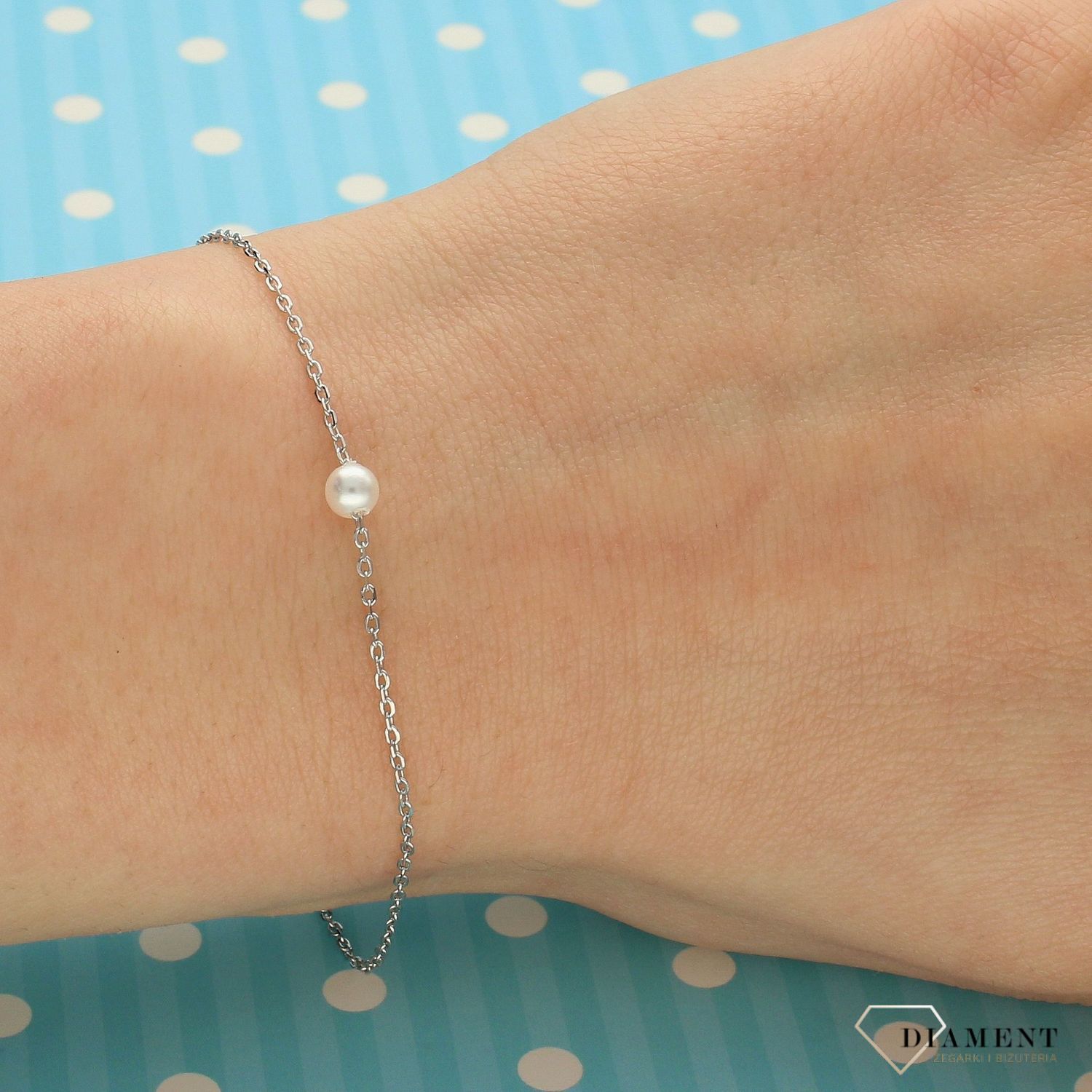 Srebrna bransoletka celebrytka z perełką DIA-BRA-3572-925 (1).jpg