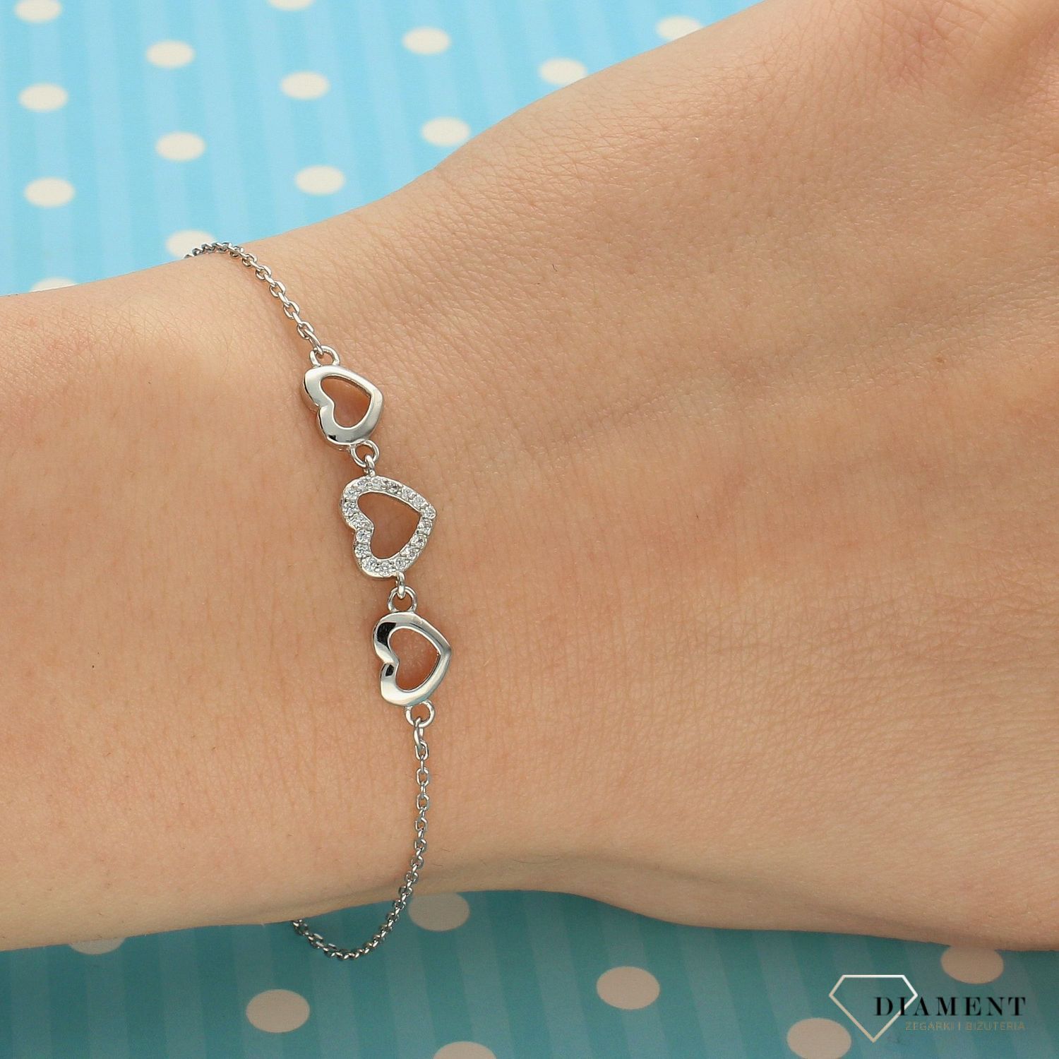 Srebrna bransoletka celebrytka trzy serca z cyrkonią DIA-BRA-3580-925 (1).jpg