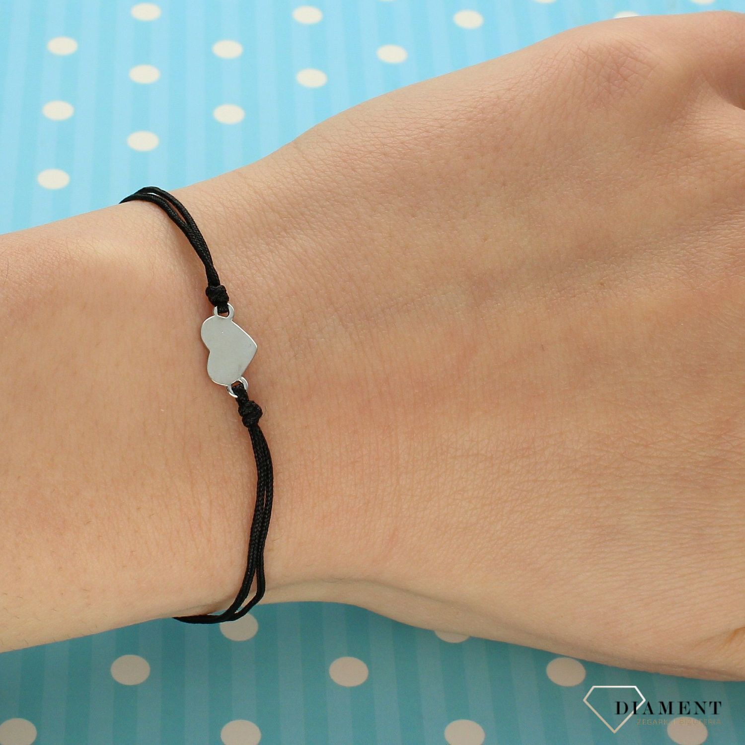 Srebrna bransoletka na czarnym sznurku z serduszkiem DIA-BRA-3593-925.jpg