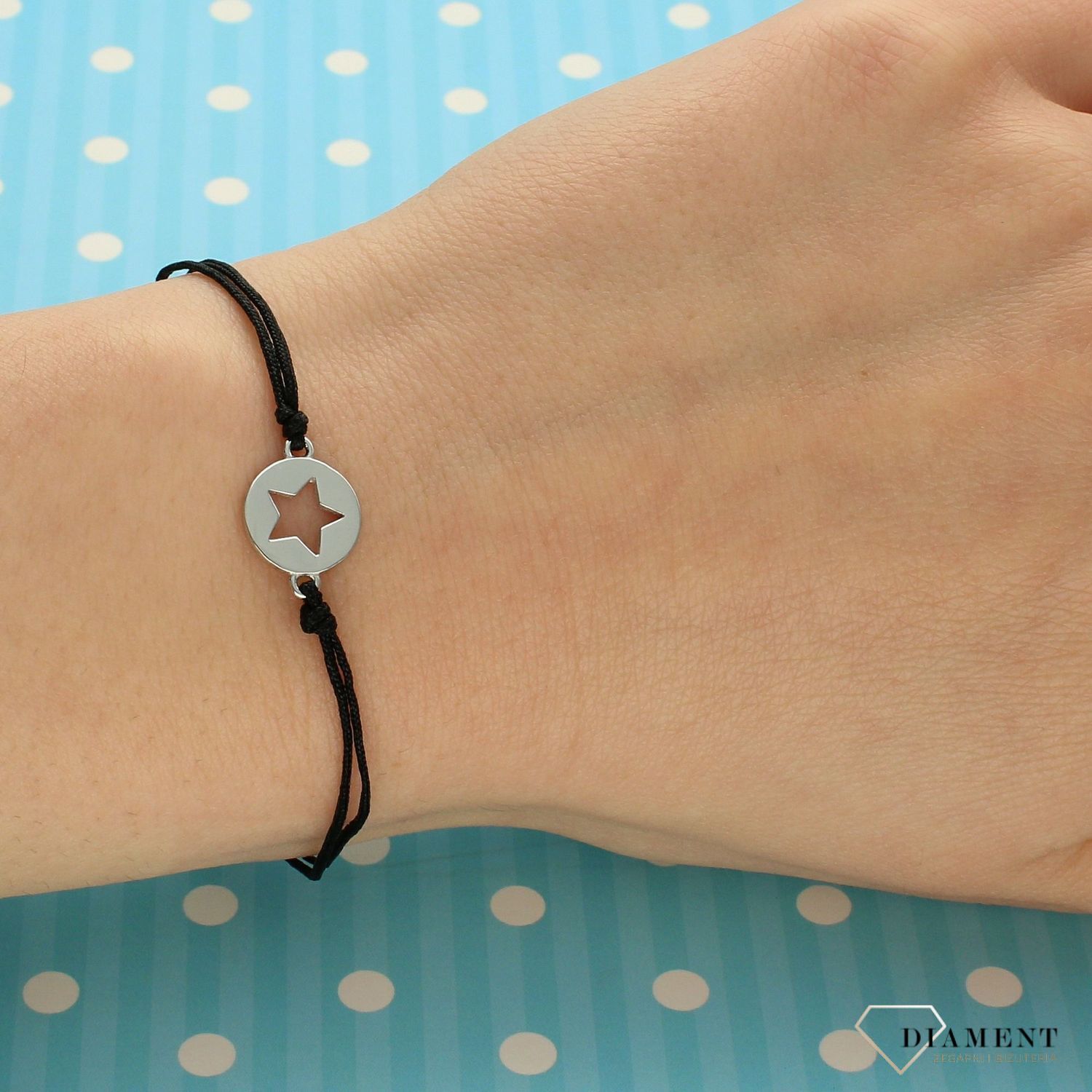 Srebrna bransoletka na czarnym sznurku kółko z gwiazdką DIA-BRA-3599-925.jpg