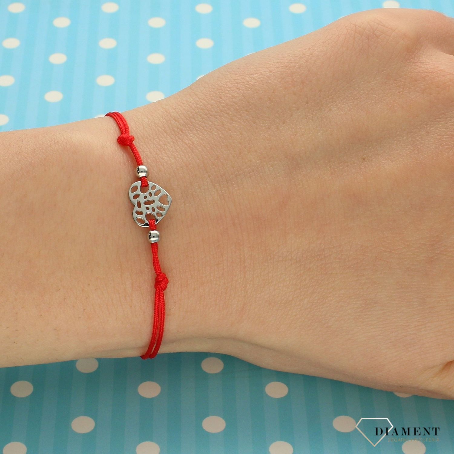 Srebrna bransoletka na czerwonym sznurku ażurowe serce DIA-BRA-3602-925.jpg