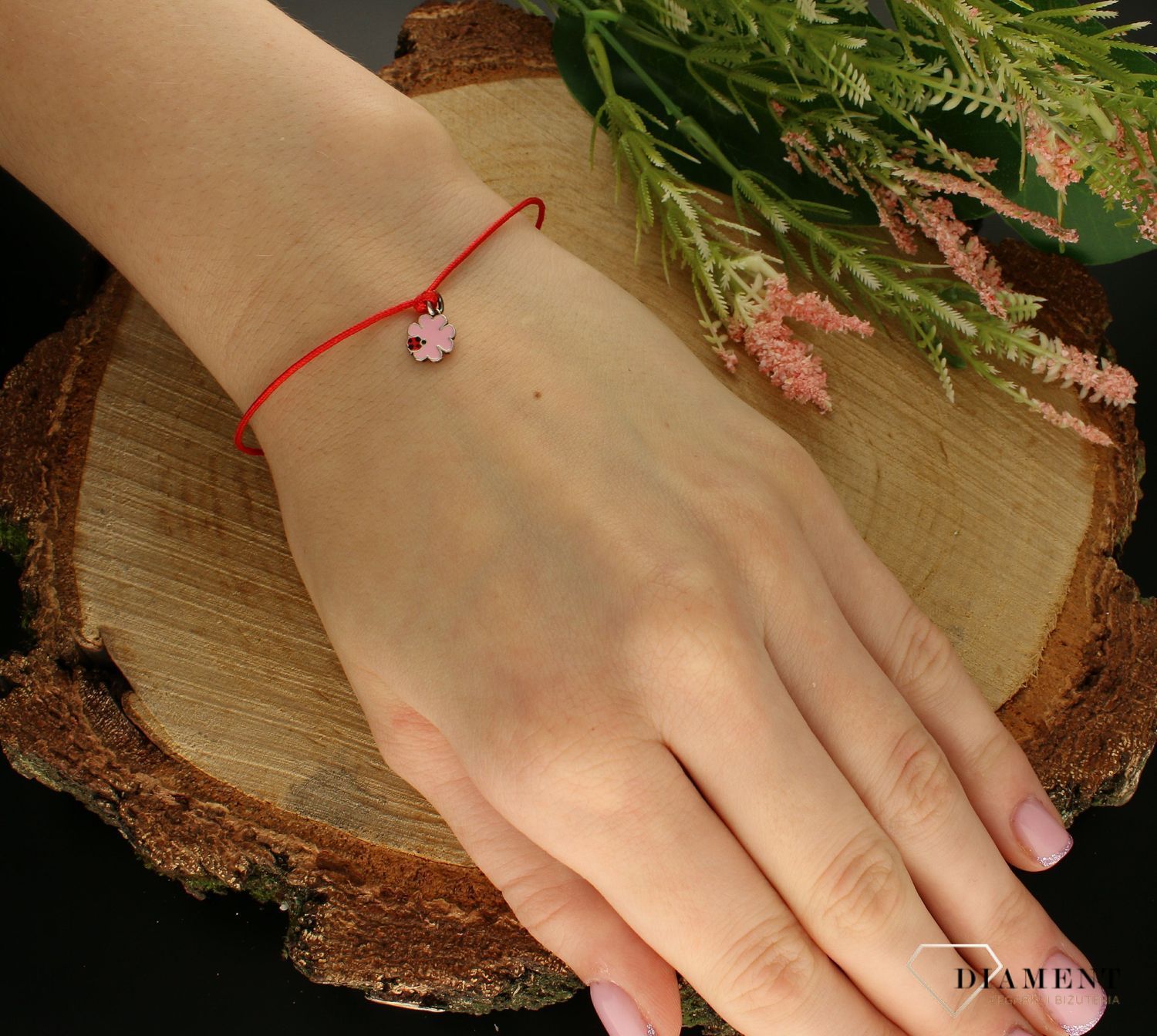 Bransoletka dla dziewczynki  'Biedronka na kwiatku' na sznureczku DIA-BRA-3687-925. Bransoletka dla dziewczynki. bransoletka z kwiatem. Bransoletka na szczęście. Na prezent..jpg