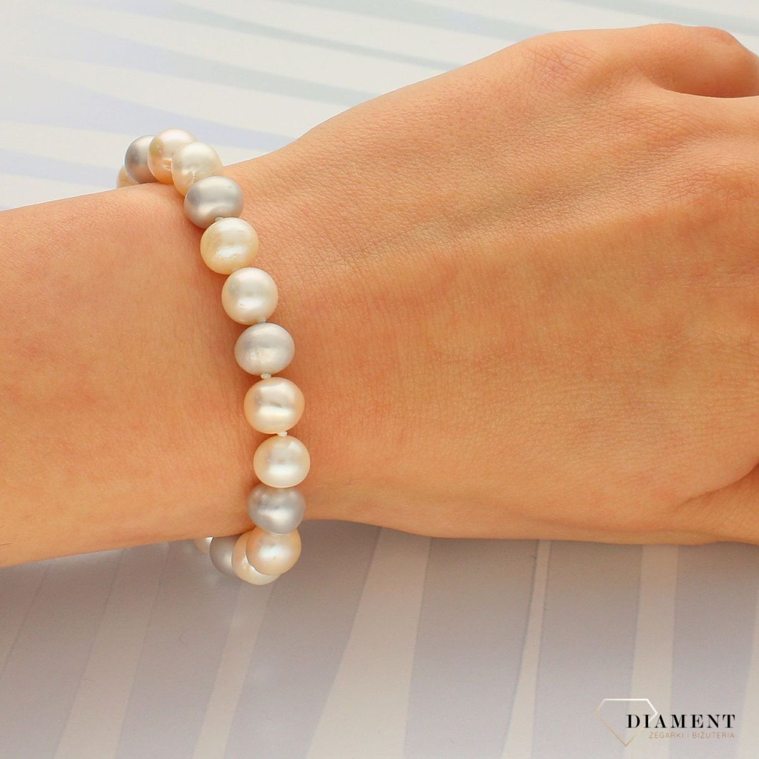 Bransoletka z perłami w naturalnym, jasnym kolorze DIA-BRA-3690-925. Bransoletka z perłami o jasnej naturalnej barwie, przypadną do gustu kobiecie w każdym wieku (2).jpg