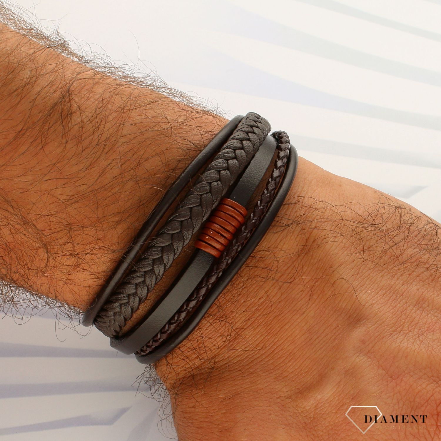 Bransoletka męska skórzana brązowa z plecionkami DIA-BRA-3885-STAL. Bransoletka męska skórzana w kolorze brązowym wykonana ze skóry  (1).jpg