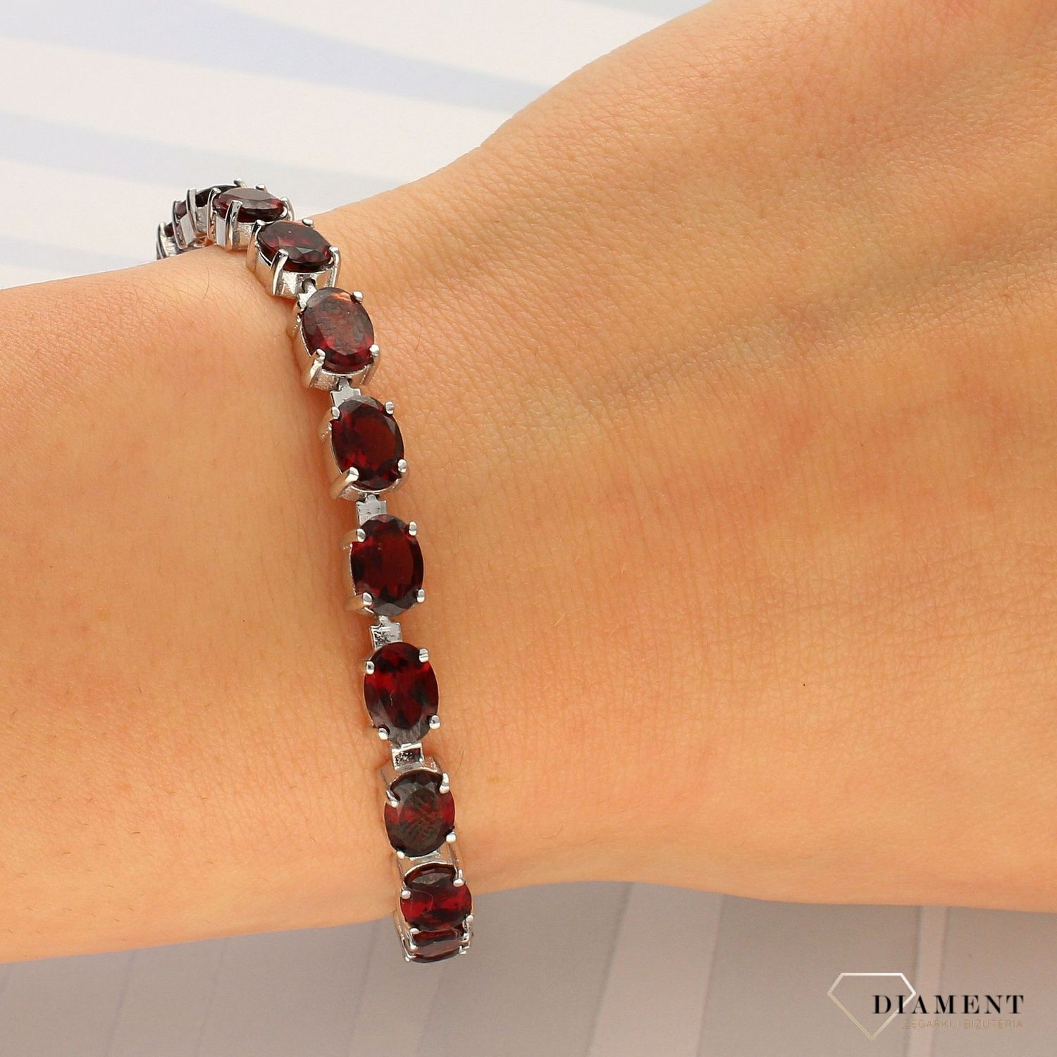 Srebrna bransoletka z cyrkonią w kolorze czerwonym DIA-BRA-3941-925 (1).jpg