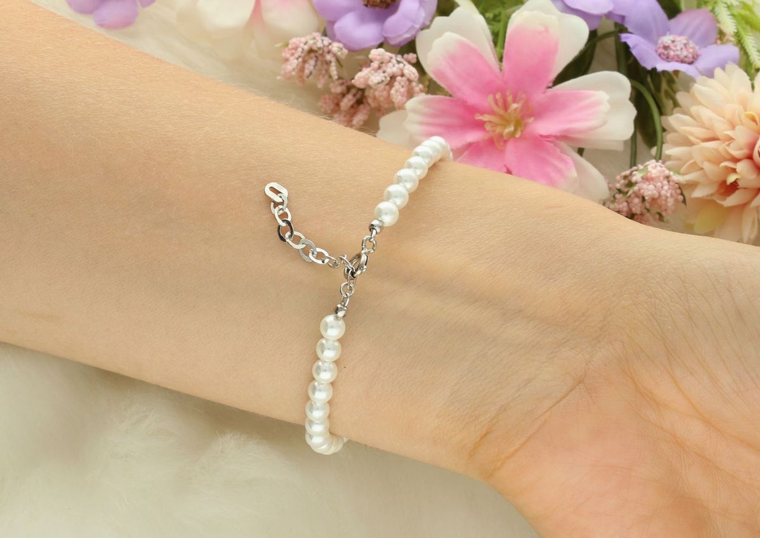 Bransoletka srebrna 925 z perłą Majorka, hematytem i zawieszką-moneta (8 mm). Długość 16+3 cm, zapięcie karabińczyk. Elegancka i z charakterem.1.jpg