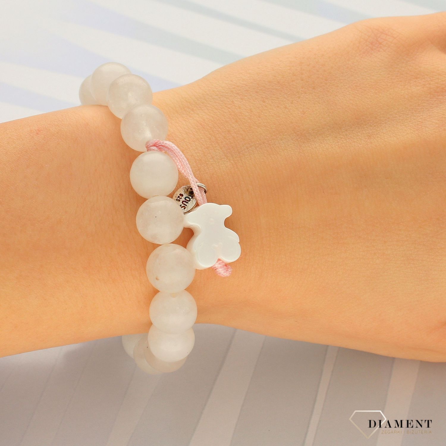 Bransoletka biały misiek na różowym sznureczku z koralikami DIA-BRA-4100-INNE (1).jpg