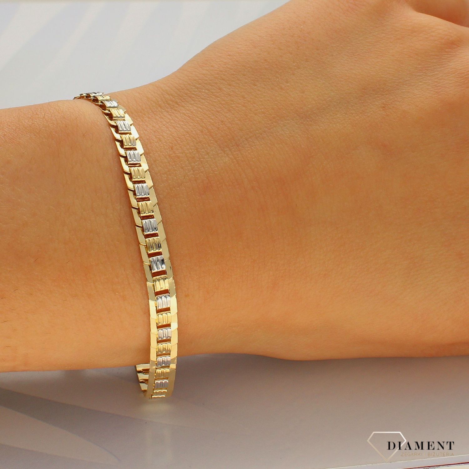 Złota bransoletka płaskie ogniwa z dodatkiem białego złota DIA-BRA-4222-585 (1).jpg