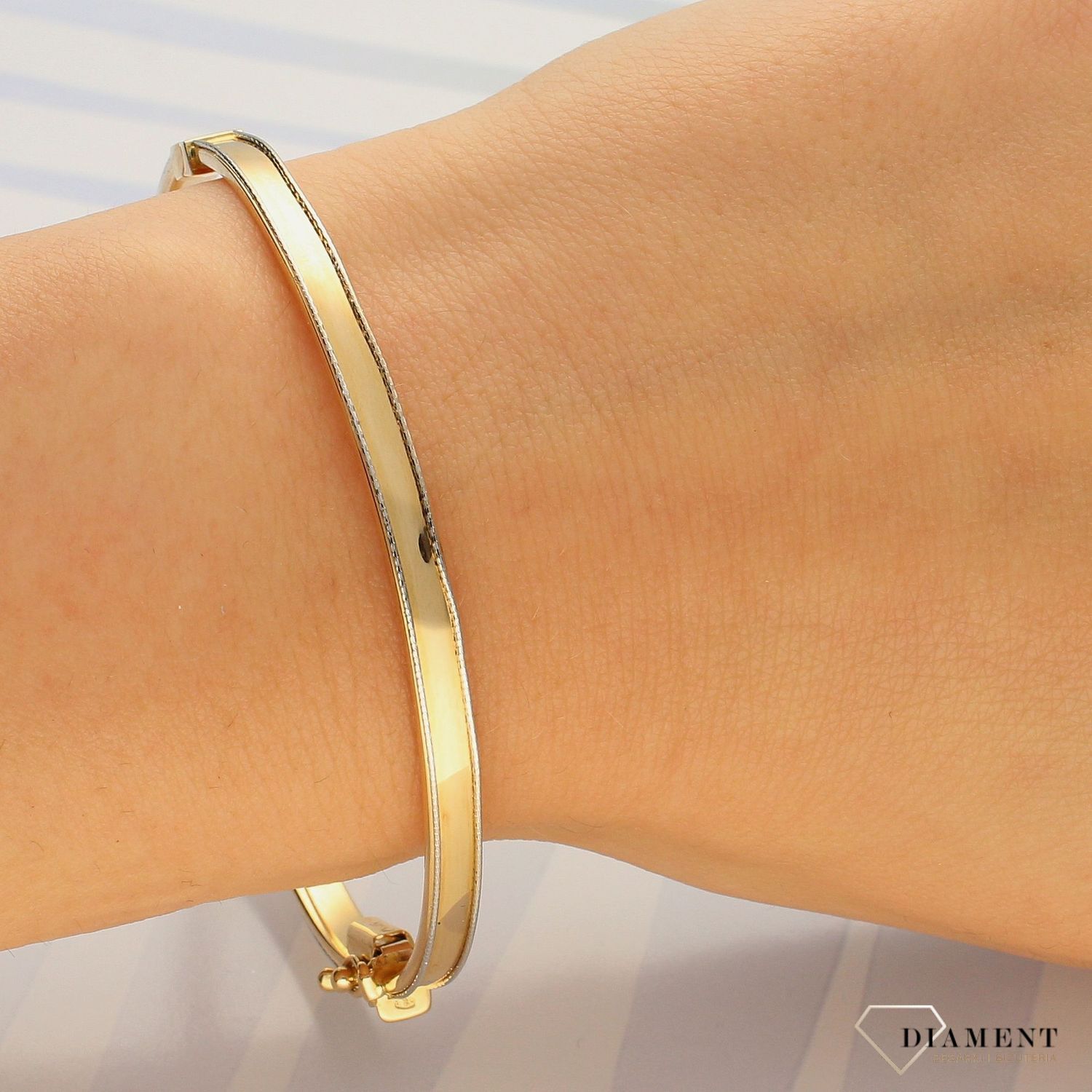 Złota bransoletka sztywna z grawerowanym brzegiem białe złoto DIA-BRA-4302-585 (1).jpg