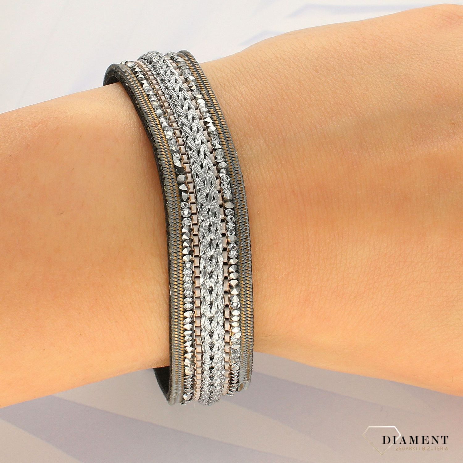 Szara skórzana bransoletka z cyrkoniami i ozdobną klamrą DIA-BRA-4341-INNE (1).jpg