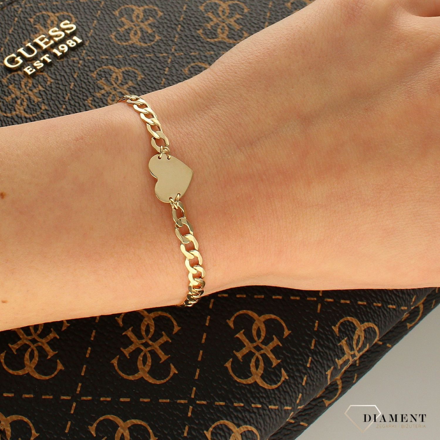 Złota bransoletka pancerka z serduszkiem 'Wytrwała miłość' DIA-BRA-4387-585. Ponadczasowa, klasyczna biżuteria, w której harmonijne wzory wspaniale łączą się z blaskiem żółtego złota (1).jpg