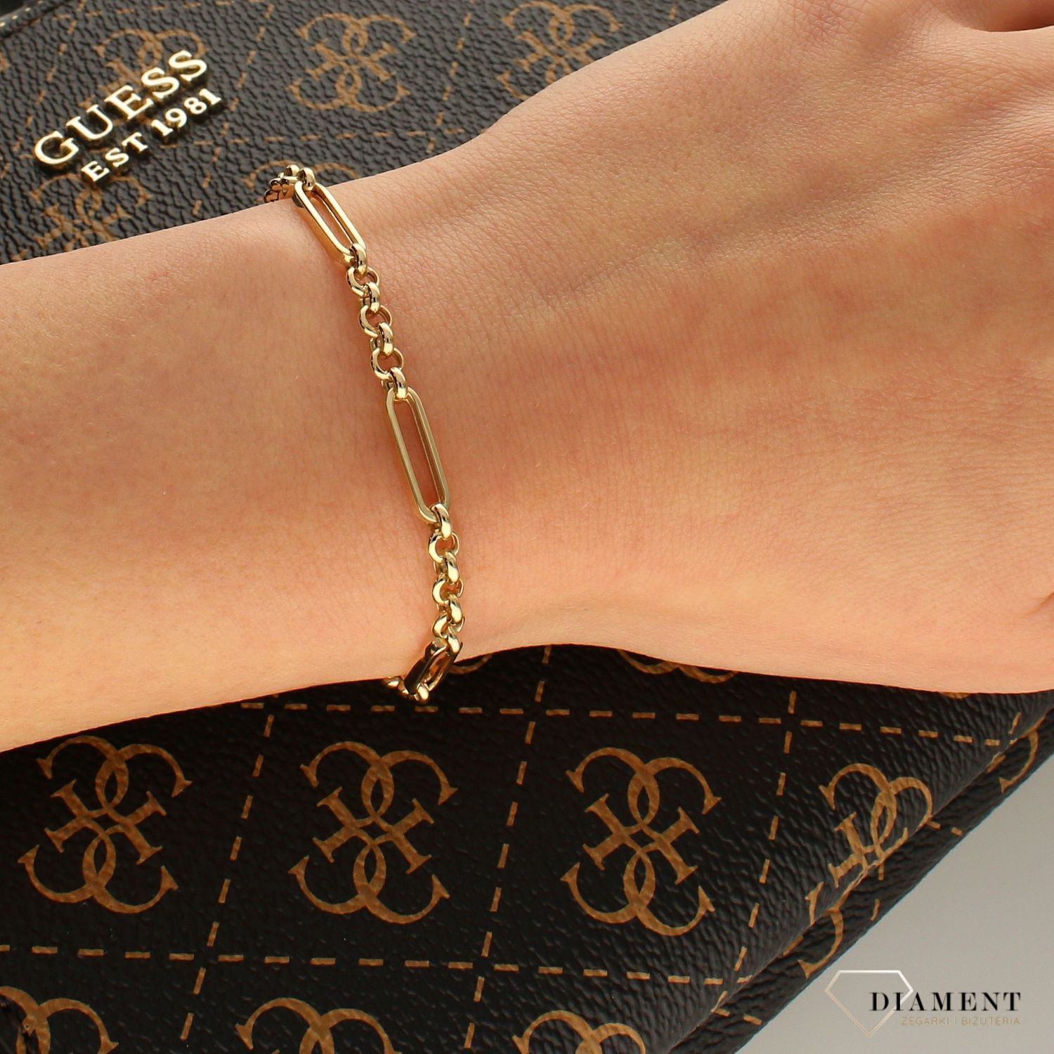Złota bransoletka ponadczasowy wzór z ogniw DIA-BRA-4388-585. Ponadczasowa, klasyczna biżuteria, w której harmonijne wzory wspaniale łączą się z blaskiem żółtego złota (1).jpg