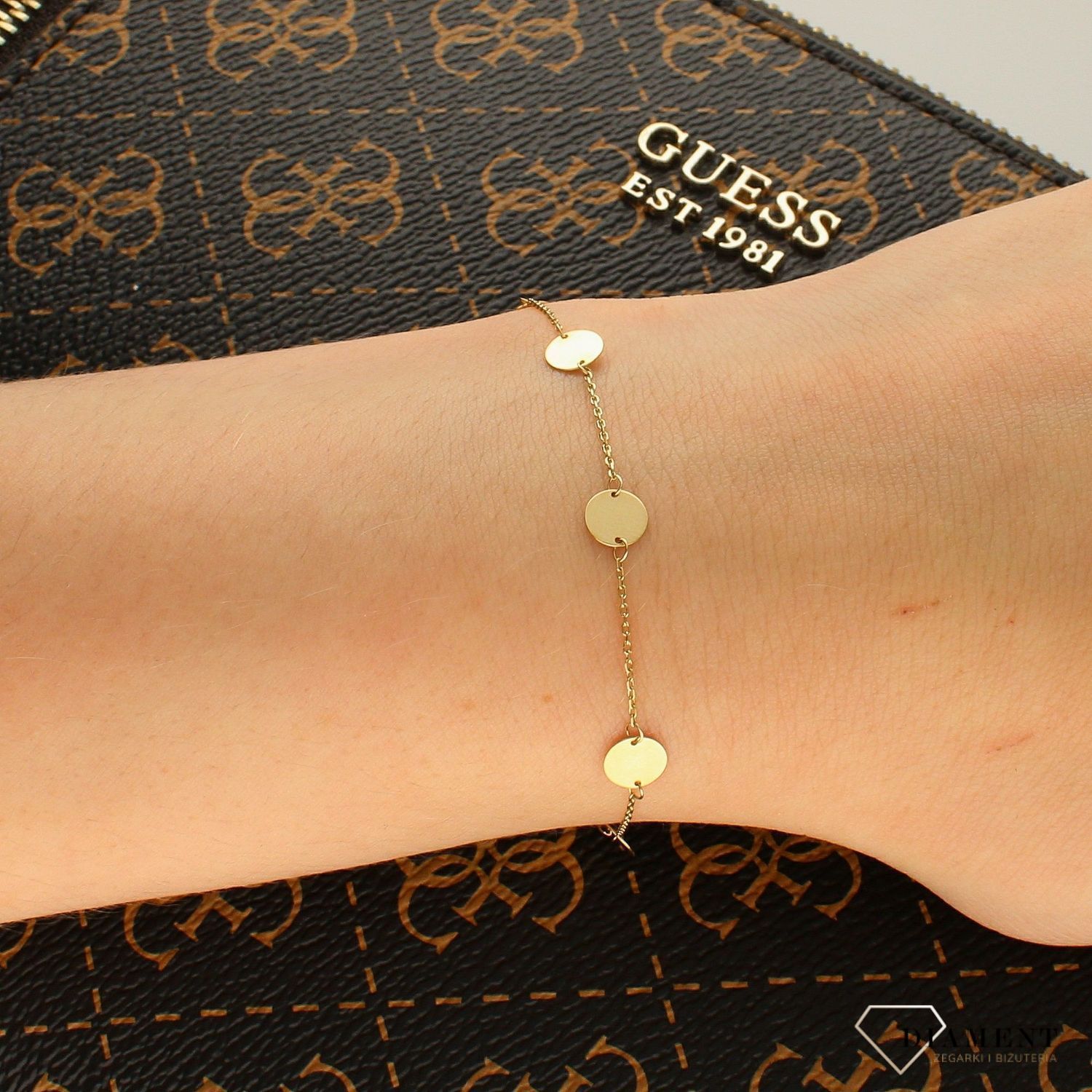 Złota bransoletka 333 ozdobiona kółeczkami DIA-BRA-4480-585. Złota bransoletka damska. Złota bransoletka z kółeczkami. Złota bransoletka celebrytka. Złota bransoletka idealna na prezent.  (2).jpg