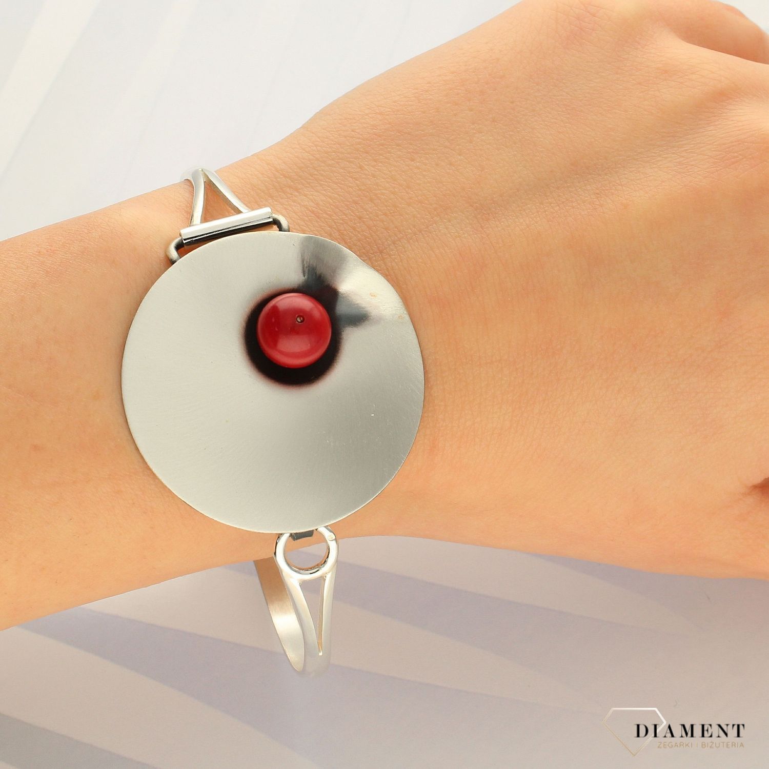Srebrna sztywna bransoletka koło z koralem DIA-BRA-4491-925.jpg