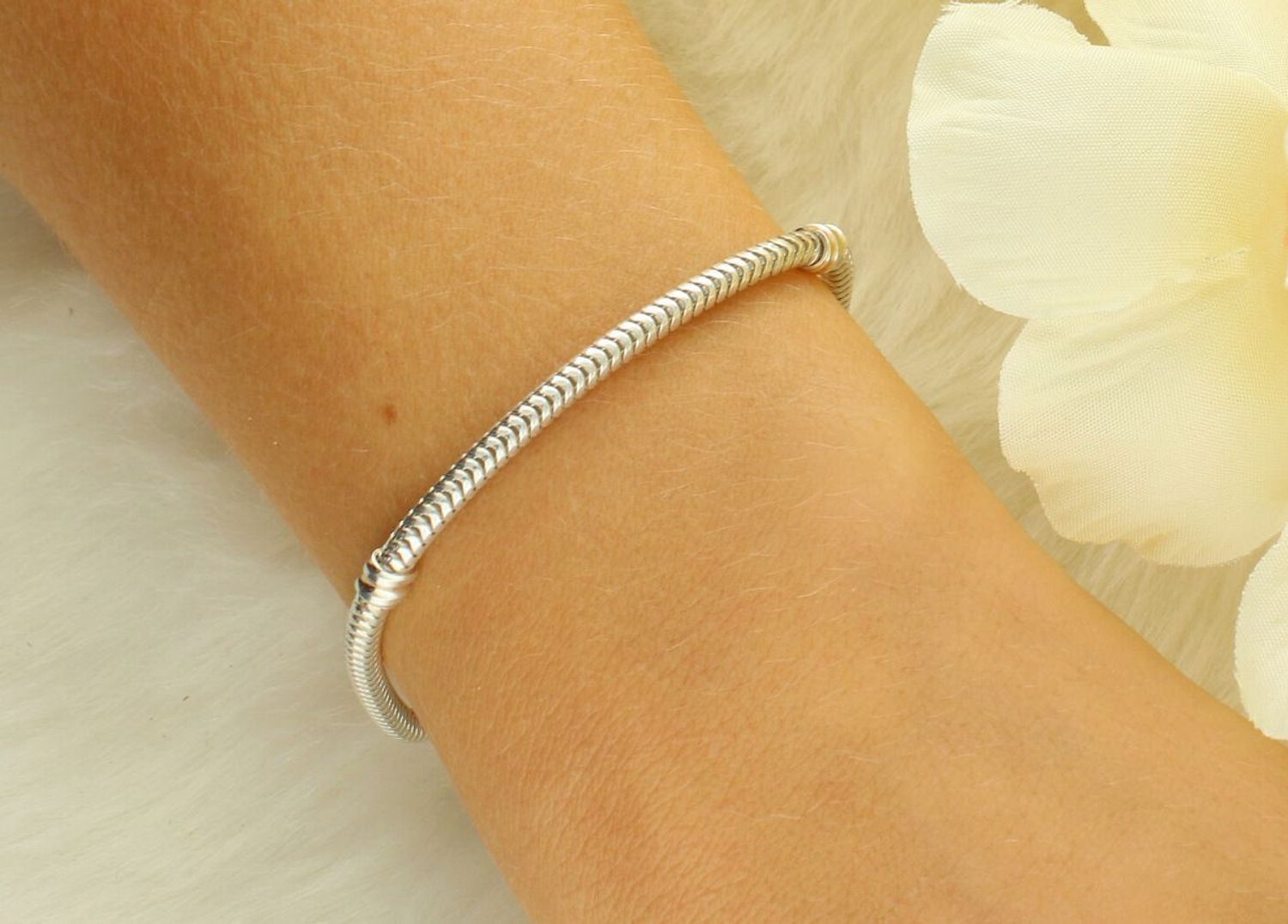 Elegancka srebrna bransoletka próby 925 typu Pandora modułowa, długość 16 cm, waga 8,48 g, zapięcie na zatrzask. Idealna do dodawania charmsów, prezent i uniwersalny dodatek do codziennych 1.jpg