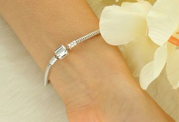 Elegancka srebrna bransoletka próby 925 typu Pandora modułowa, długość 16 cm, waga 8,48 g, zapięcie na zatrzask. Idealna do dodawania charmsów, prezent i uniwersalny dodatek do codziennych 3.jpg