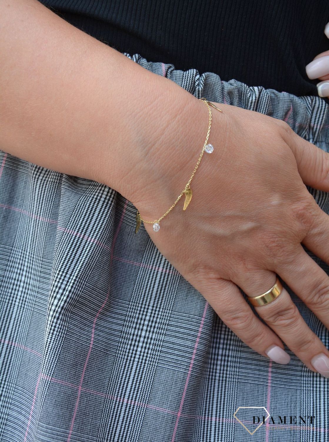 Złota bransoletka celebrytka 375 skrzydełka z białym kryształem DIA-BRA-47K40-FOB0041-Y-CZ-375.jpg