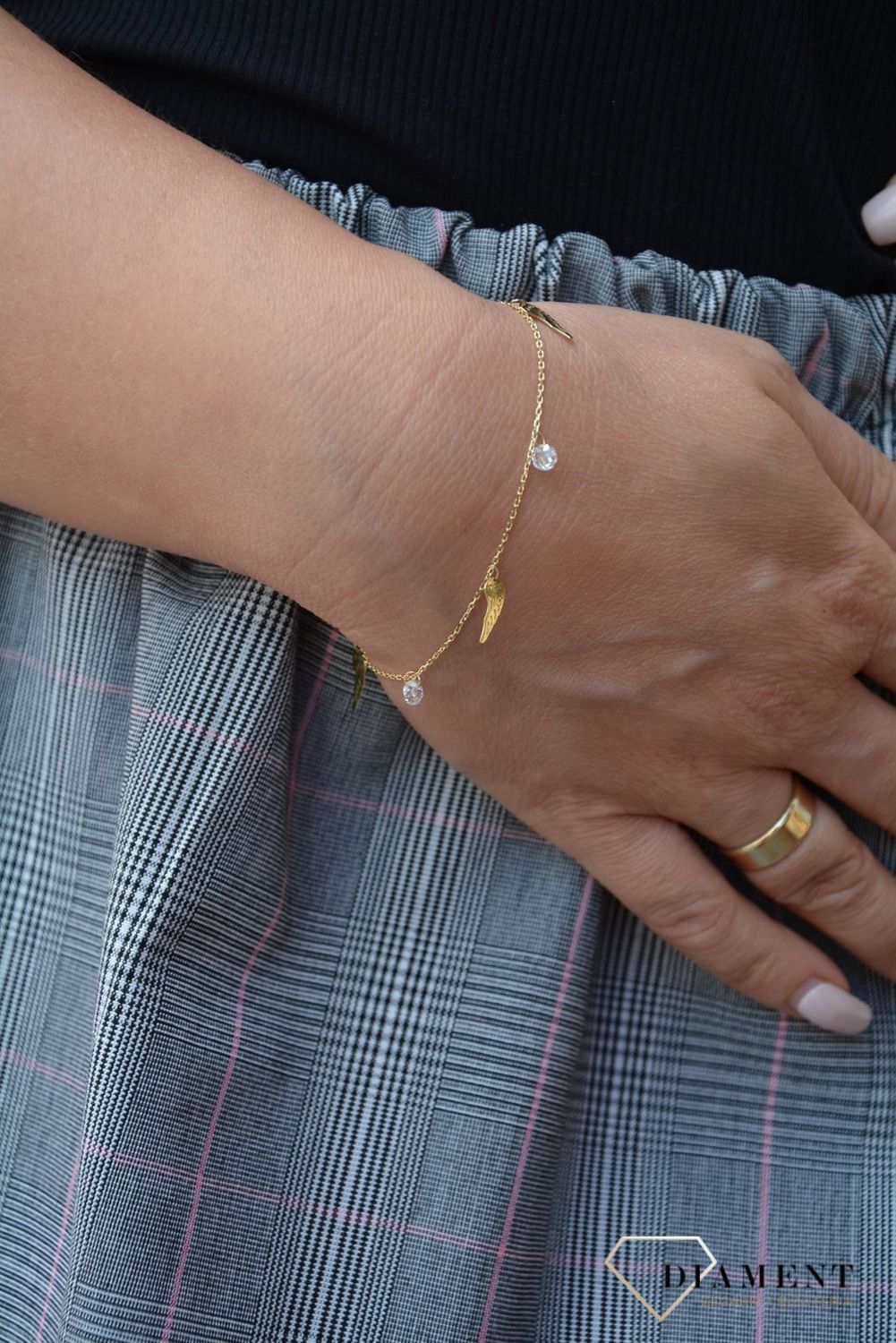 Złota bransoletka celebrytka 375 skrzydełka z białym kryształem DIA-BRA-47K40-FOB0041-Y-CZ-375.jpg