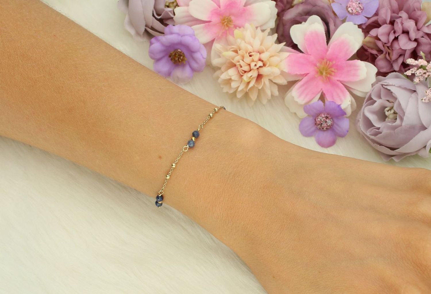 Bransoletka damska srebrna pozłacana 925 z naturalnymi szafirami. Długość 16 cm + 2 cm, zapięcie na karabińczyk. Elegancki i luksusowy dodatek.1.jpg