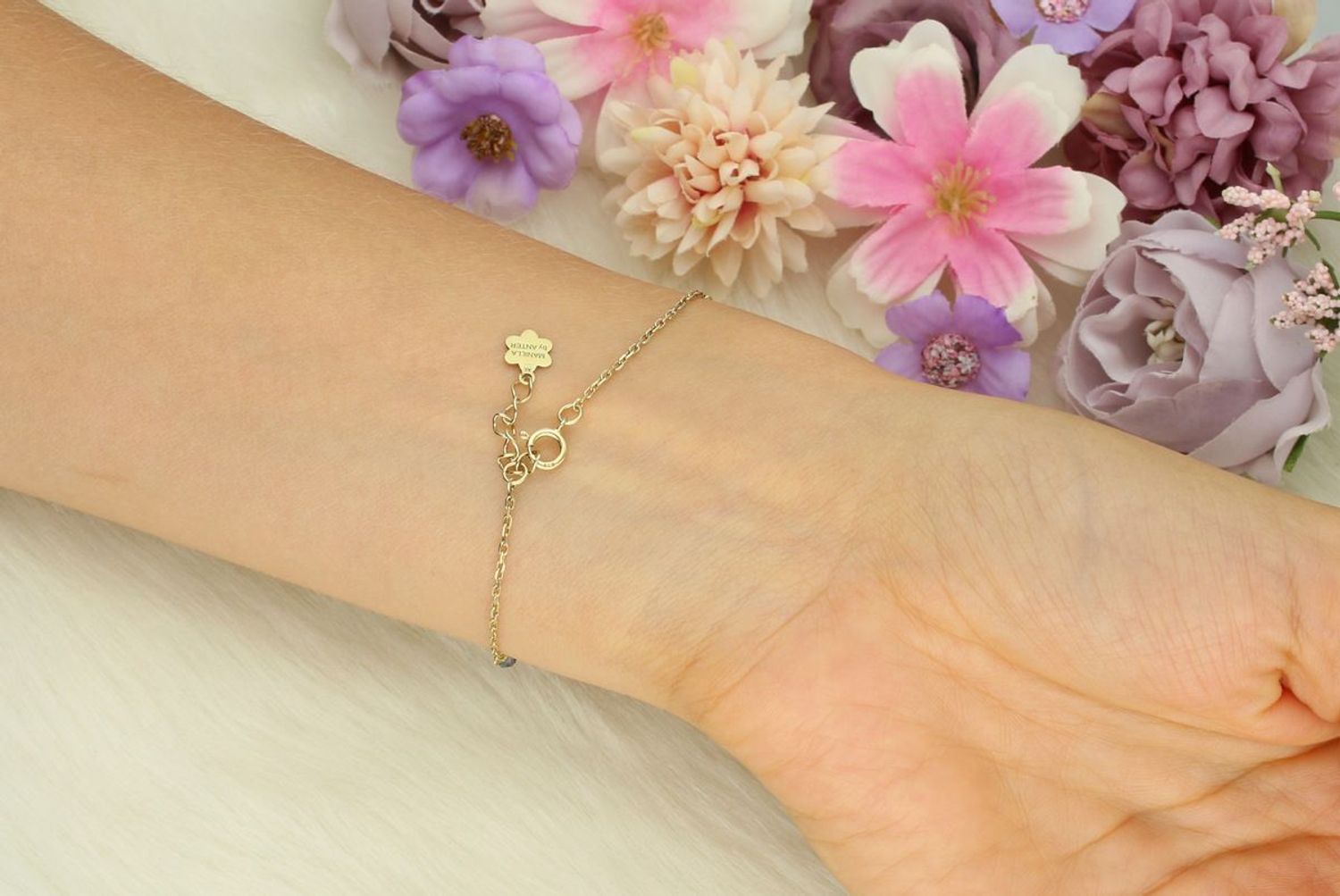 Bransoletka damska srebrna pozłacana 925 z naturalnymi szafirami. Długość 16 cm + 2 cm, zapięcie na karabińczyk. Elegancki i luksusowy dodatek.1.jpg