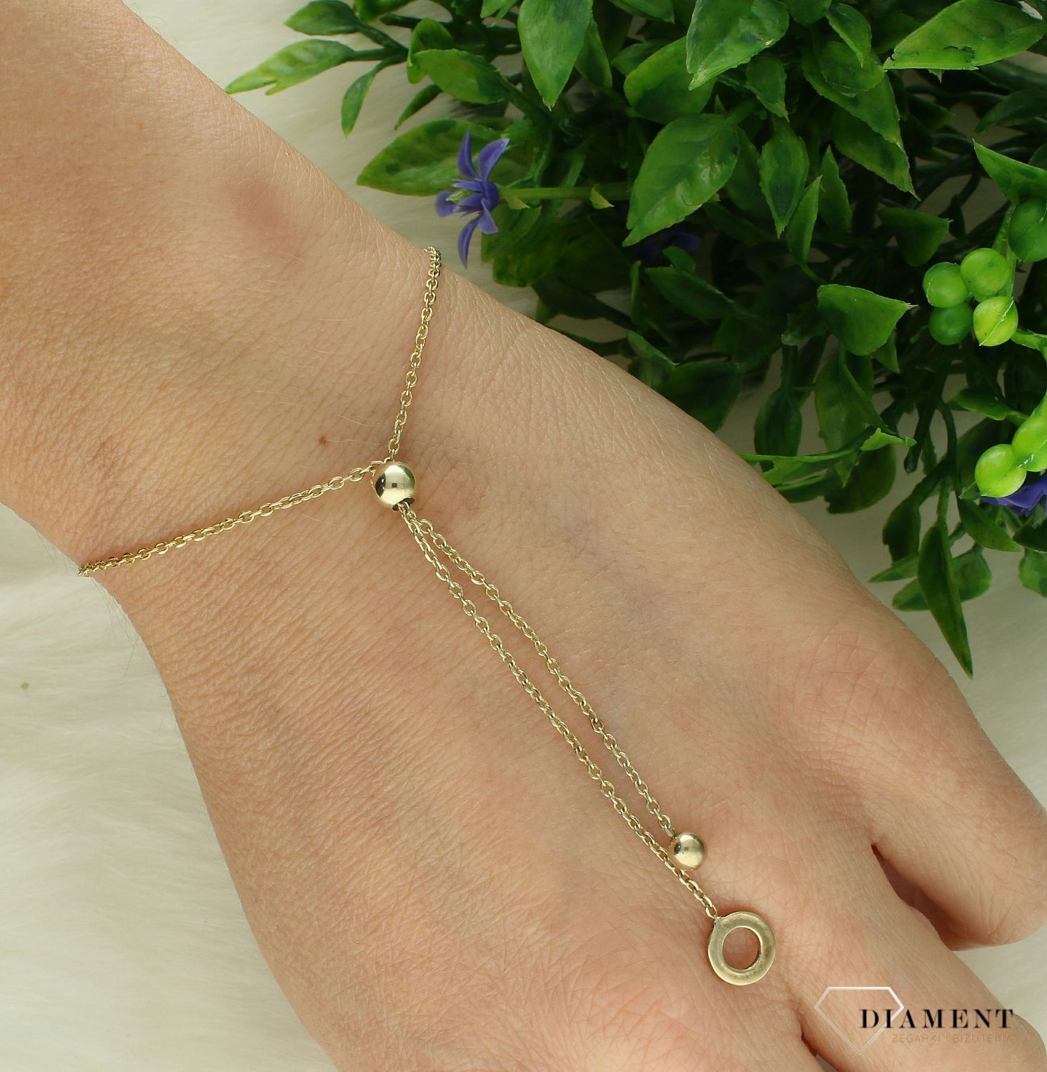 Bransoletka srebrna kółko z cyrkonią 925 celebrytka pozłacana DIA-BRA-5063-925. Srebrna bransoletka z modnym wzorem. Bransoletka składa się z delikatnego ażurowego łańcuszka. Bransoletka została wykonana z najwyższej jakości srebra p (2).jpg