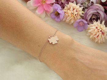 Delikatna celebrytka ze srebra 925 z różowym pozłacaniem i zawieszką koniczynką (1,3 cm). Długość 16 + 3 cm, zapięcie na karabińczyk. Stylowa bransoletka z symbolem szczęścia – 2.jpg