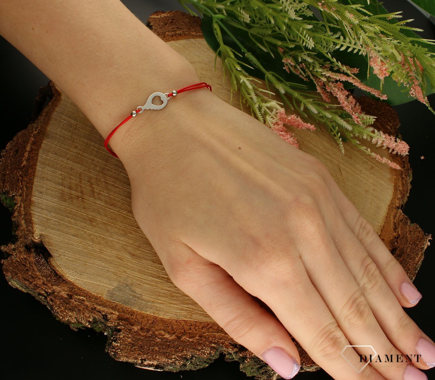 Bransoletka damska na czerwonym sznureczku srebrne serduszko 925 DIA-BRA-51515RED-925. Bransoletka na prezent. Srebrna biżuteria.jpg