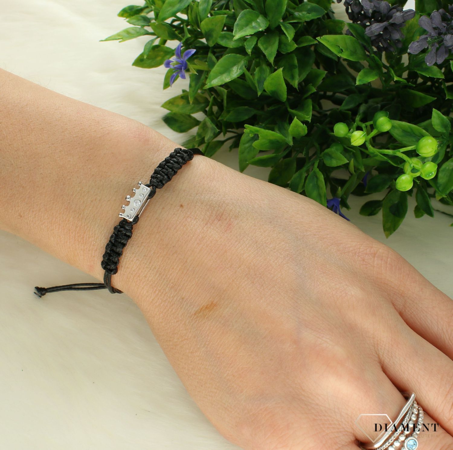 Srebrna bransoletka damska 925 na czarnym sznurku z koroną DIA-BRA-5567-925. Srebrna bransoletka z zawieszką na sznurku. Bransoletka na czarnym sznurku z koroną. Bransoletka na czarnym sznurku na prezent (2).jpg