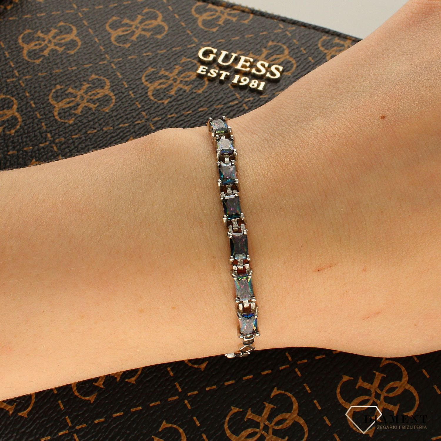 Srebrna bransoletka z kolorowymi cyrkoniami DIA-BRA-5628-925. Srebrna bransoletka z cyrkoniami. Kolorowe cyrkonie. Bransoletka srebrna z kamieniami. Bransoletka damska ozdobna. Bransoletka idealna na prez.jpg