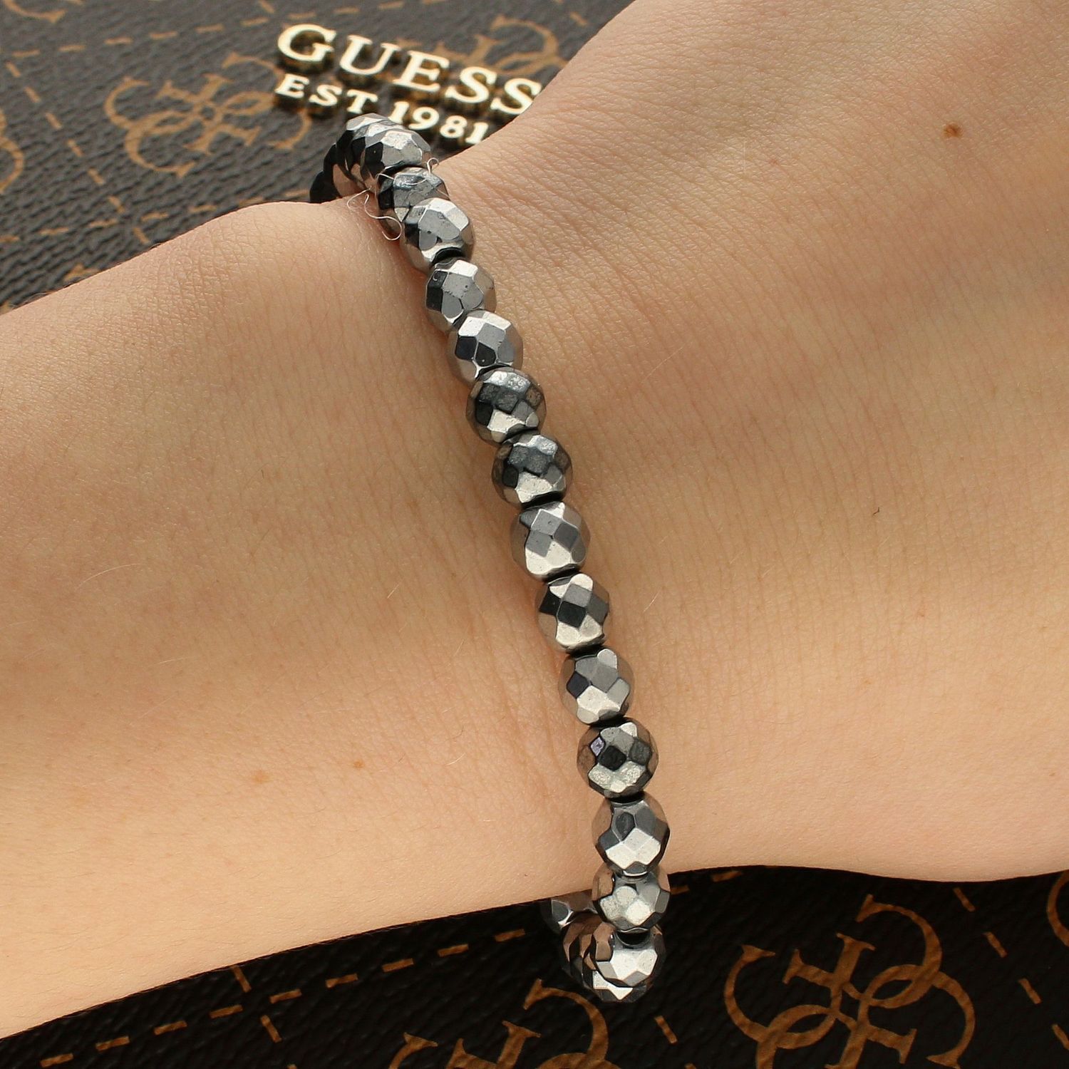 Bransoletka damska koraliki Hematyt DIA-BRA-5641-INNE. Bransoletka na gumce. Bransoletka koraliki. Bransoletka z kamieni naturalnych. Bransoletka z kamieni naturalnych hematytu (1).jpg