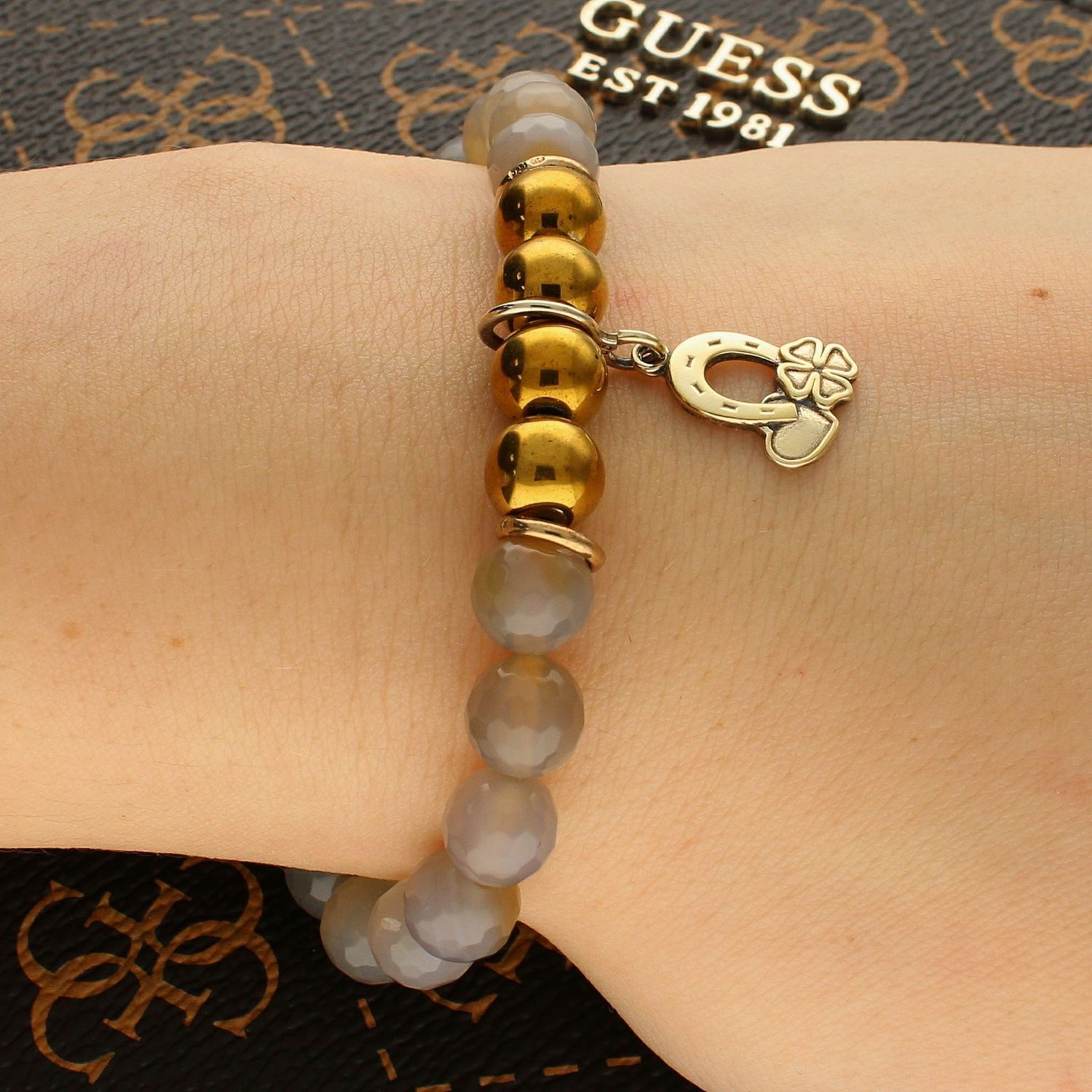 Bransoletka damska z kamieniami naturalnymi i z zawieszką DIA-BRA-5643-INNE. Bransoletka damska z koralików. Bransoletka z zawieszką. Bransoletka z podkową na szczęście. Bransoletka z kamieniami naturalnymi (2).jpg