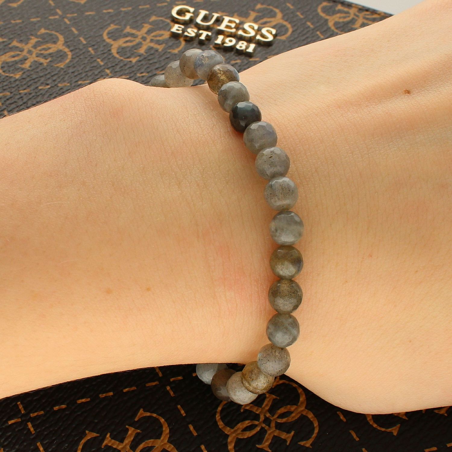 Bransoletka z koralików Kwarc DIA-BRA-5648-INNE. Bransoletka z kamieniem naturalnym. Bransoletka z Kwarcem. Bransoletka z koralików. Bransoletka w szarym odcieniu.  (2).jpg