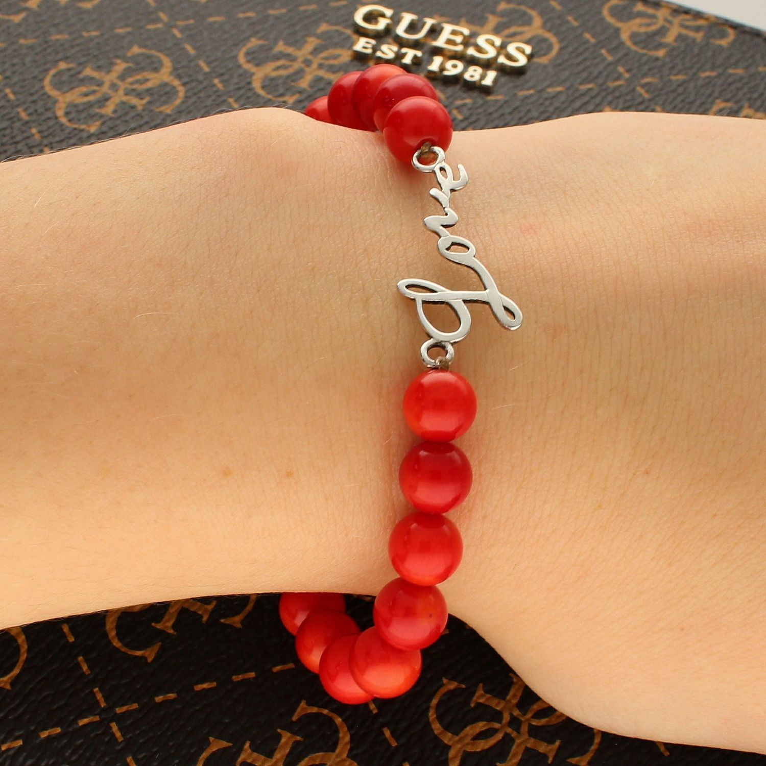 Bransoletka damska 'Koral z napisem LOVE' DIA-BRA-5662-INNE. Bransoletka z koralików w kolorze czerwonym. Bransoletka z korala. Bransoletka z kamienia naturalnego (2).jpg