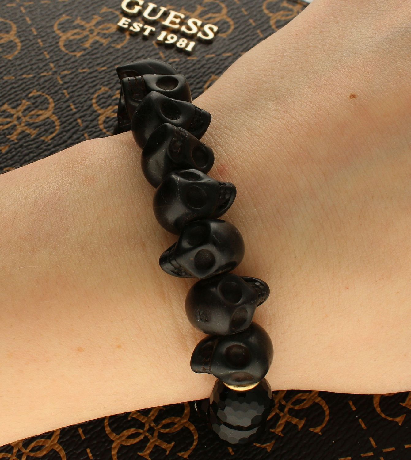 Bransoletka damska z czaszkami z Onyksem DIA-BRA-5665-INNE. Bransoletka na gumce z czaszkami. Bransoletka z koralikami. Bransoletka czarna z onyksem. B (1).jpg