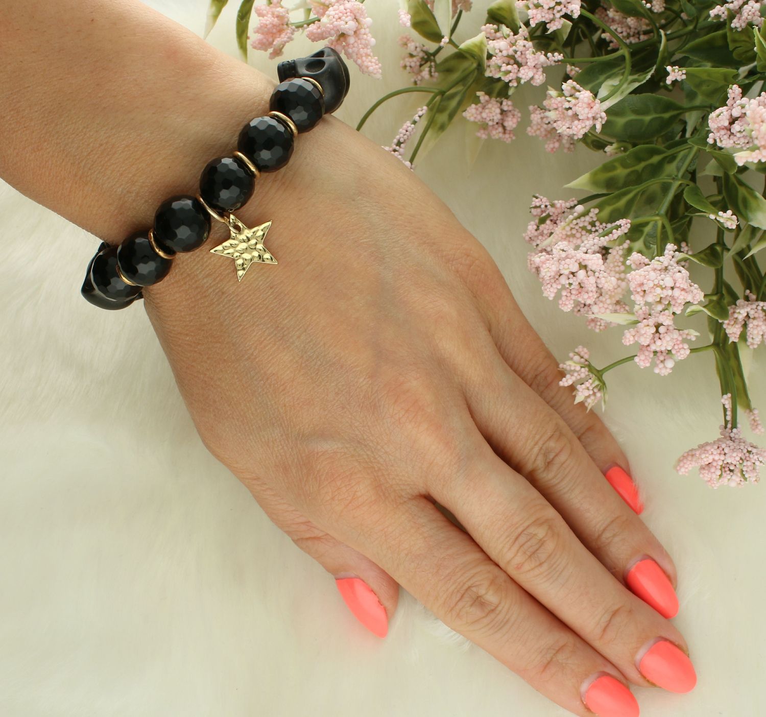 Bransoletka koraliki z kamieniem Onyks i zawieszką Gwiazdką DIA-BRA-5666-INNE Bransoletka czarna z zawieszką. Bransoletka koraliki z zawieszką. Bransoletka z kamieniem Onyks. Pozłacana srebrna zawieszka. Bransoletka z gwiazdką. Na każd.jpg