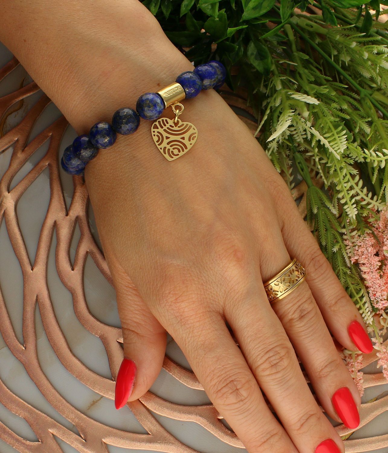 Bransoletka damska na gumce niebieskie koraliki z ażurowym sercem DIA-BRA-5685-INNE. Bransoletka damska koraliki. Bransoletka damska niebieska. Bransoletka damska ze złotym sercem. Bransoletka damska na gumce. Bransoletka da.jpg