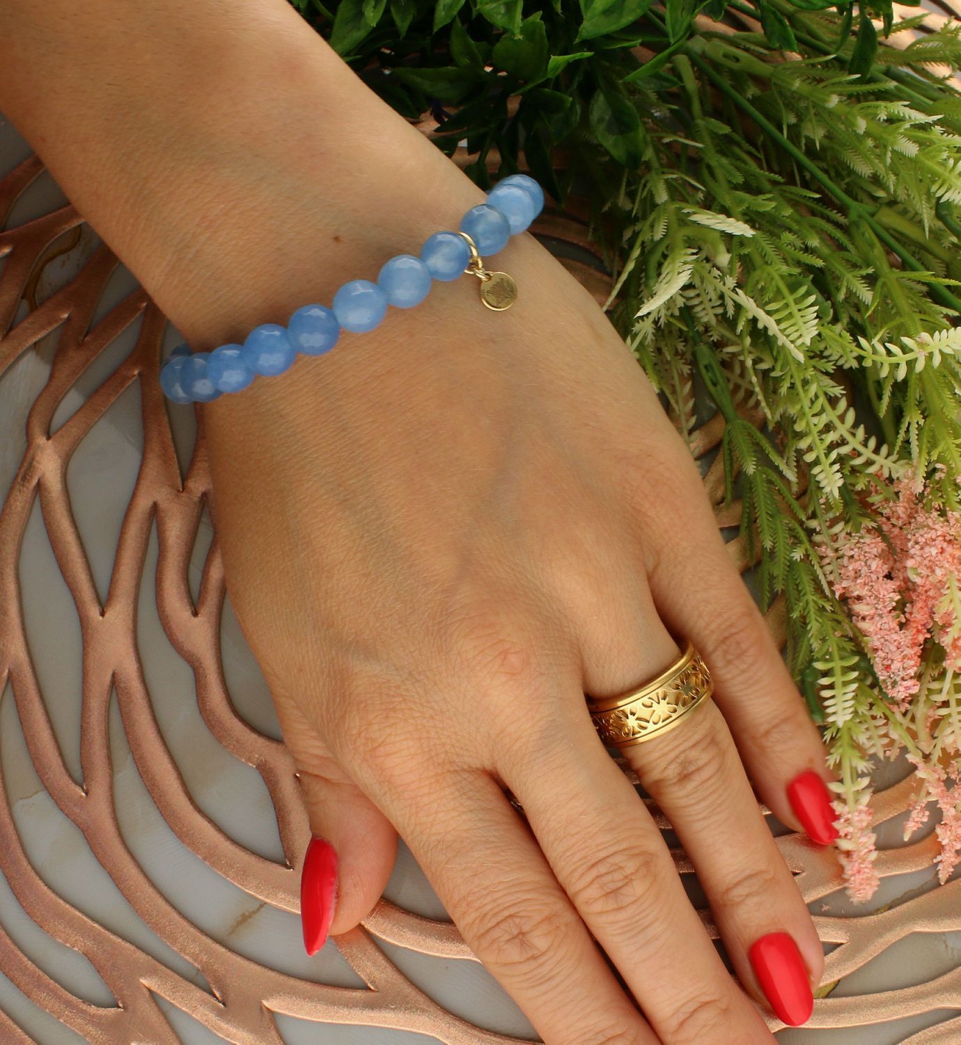 Bransoletka damska na gumce niebieskie koraliki DIA-BRA-5687-INNE. Bransoletka damska niebieska. Bransoletka z koralików. Bransoletka damska na prezent. Bransoletka damska ze stali szlachetnej. Bransoletka idealna do letnich s (1).jpg