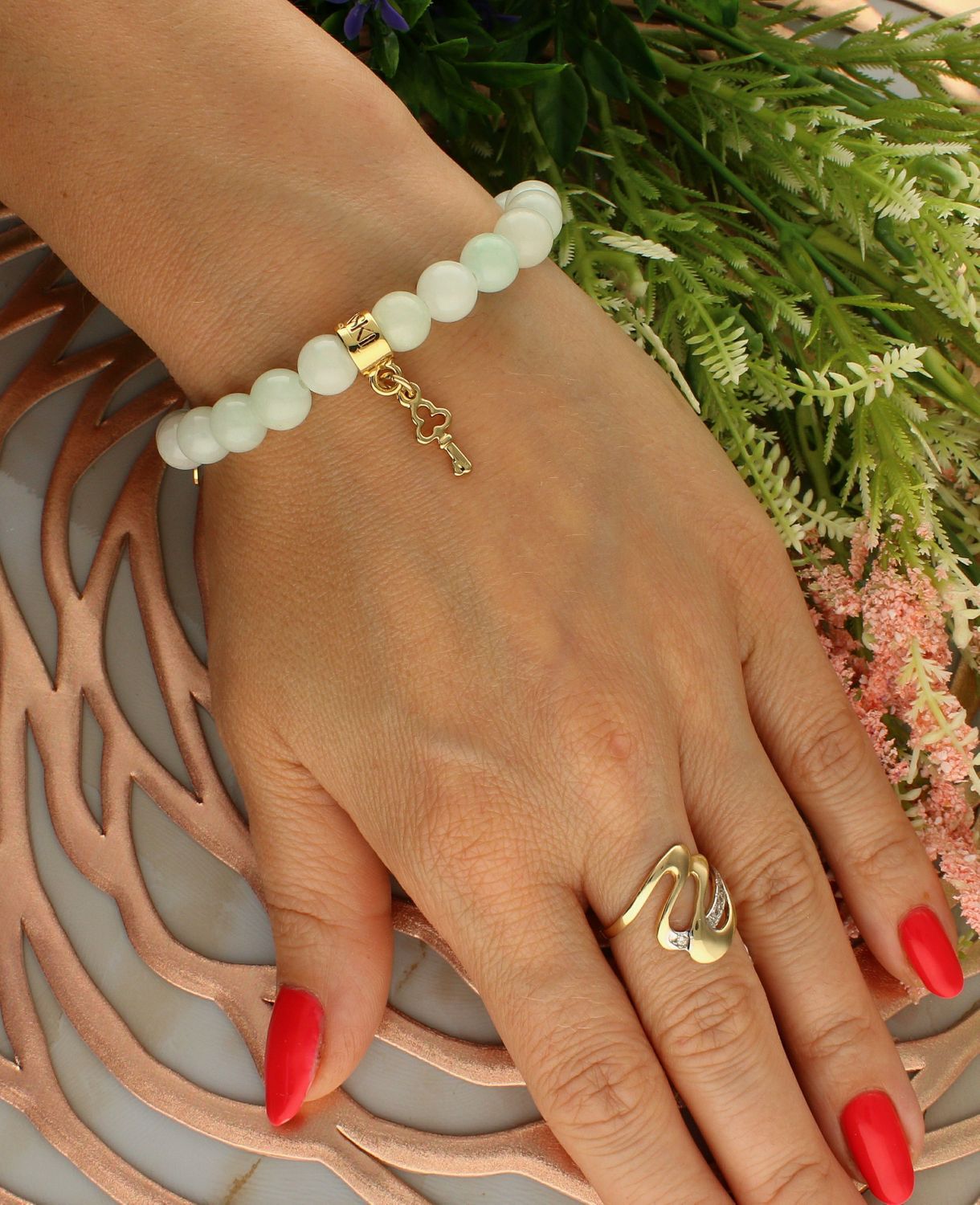 Bransoletka damska na gumce z kluczykiem  Amazonit . Bransoletka na gumce to biżuteria cechująca się oryginalnością i wygodą, która zachwyci każdą kobietę. Oryginalny  pomysł na prezent (2).jpg