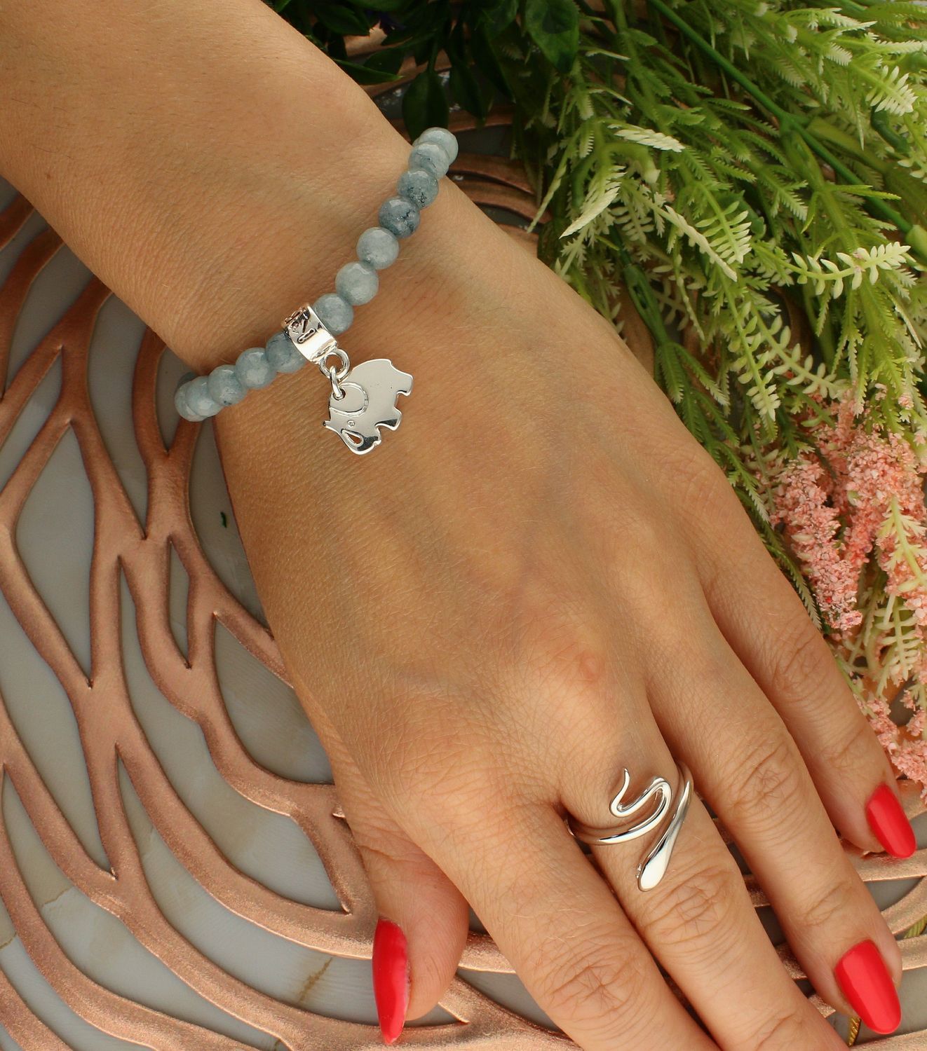 Bransoletka damska na gumce Agat ze słonikiem DIA-BRA-5692-INNE. Bransoletka na gumce to biżuteria cechująca się oryginalnością i wygodą, która zachwyci każdą kobietę. Oryginalny pomysł na prezent (2).jpg