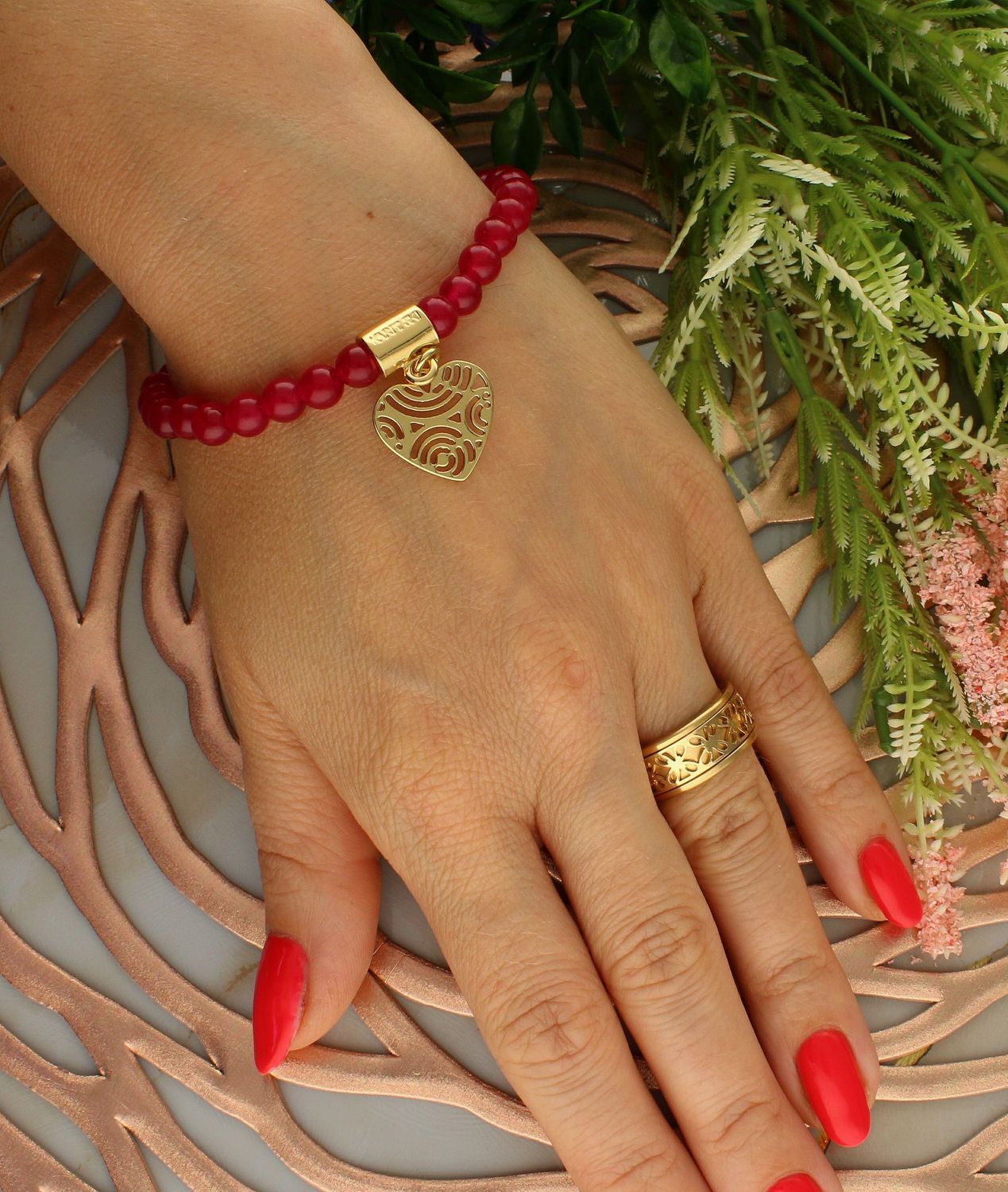 Bransoletka damska na gumce z ażurowym sercem DIA-BRA-5704-INNE. Bransoletka damska na gumce. Bransoletka z koralików. Bransoletka damska z ażurowym sercem. Bransoletka damska ze stali szlachetnej. Bransoletka idealna na preze (1).jpg